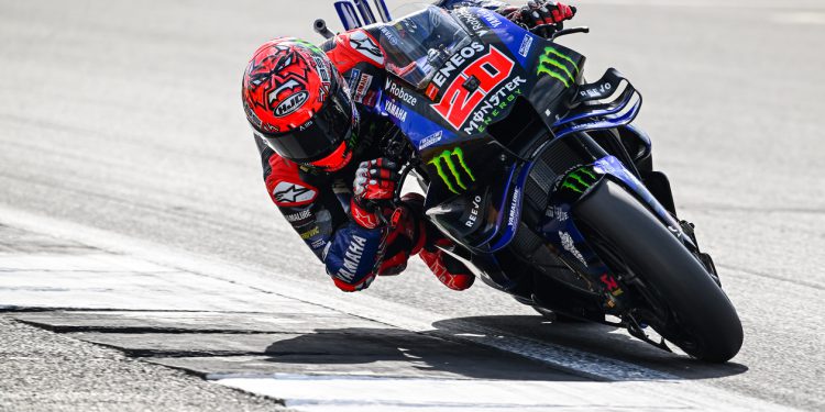 “กวาร์ตาราโร” รีดฟอร์มเก่งคว้าโพล โมโตจีพี 3 สนามติด ก่อนบู๊เดือดคว้าแต้ม สปรินต์เรซ