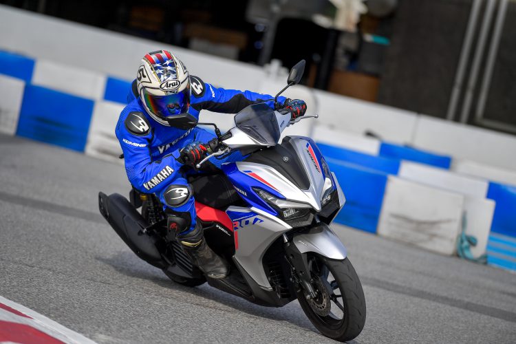 All New YAMAHA AEROX สปอร์ตจัด เร้าใจในทุกโค้ง!