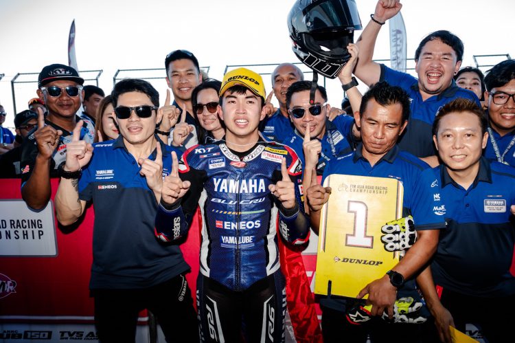 “เพลงชาติไทย” กระหึ่ม ! “ไอเดีย-กฤตภัทร” คว้าชัยเรซ 2 ศึกเอเชีย โร้ด รุ่น 250