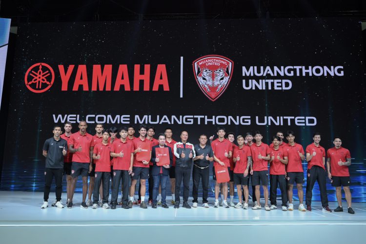 ามาฮ่าต้อนรับทัพแข้งดังเมืองทอง ยูไนเต็ด เยี่ยมชมบูท YAMAHA THE UNIQUEVERSE