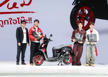 เด็กใหม่บุกบูทยามาฮ่าเปิดจักรวาลยูนีคเวิร์ส โชว์ความเป็นตัวเองกับมอเตอร์ไซค์สุดเทรนดี้ YAMAHA FAZZIO HYBRID #คันใหม่ถูกใจโน๊ะ!